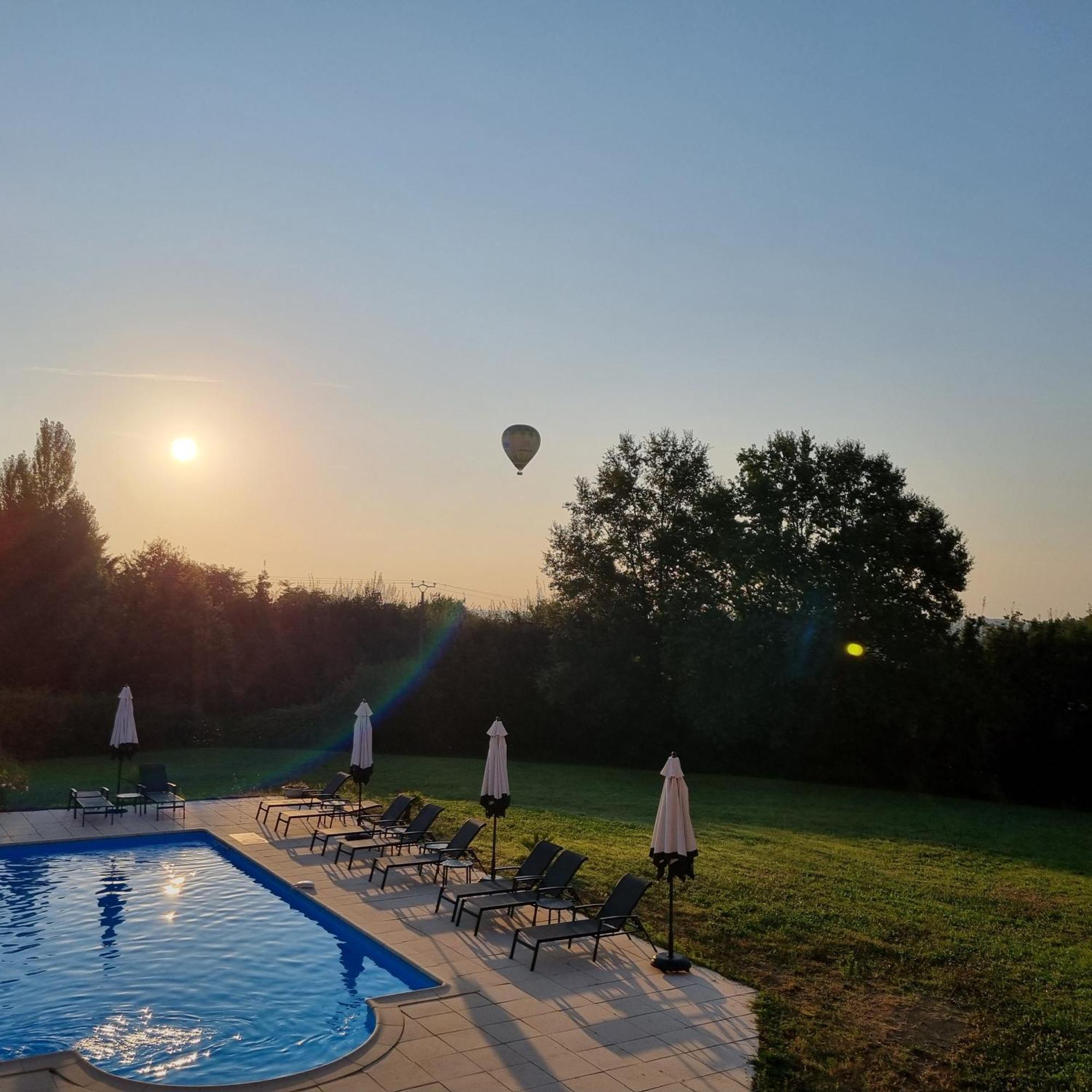 Au Perigord Noir Hotel Hautefort Ngoại thất bức ảnh