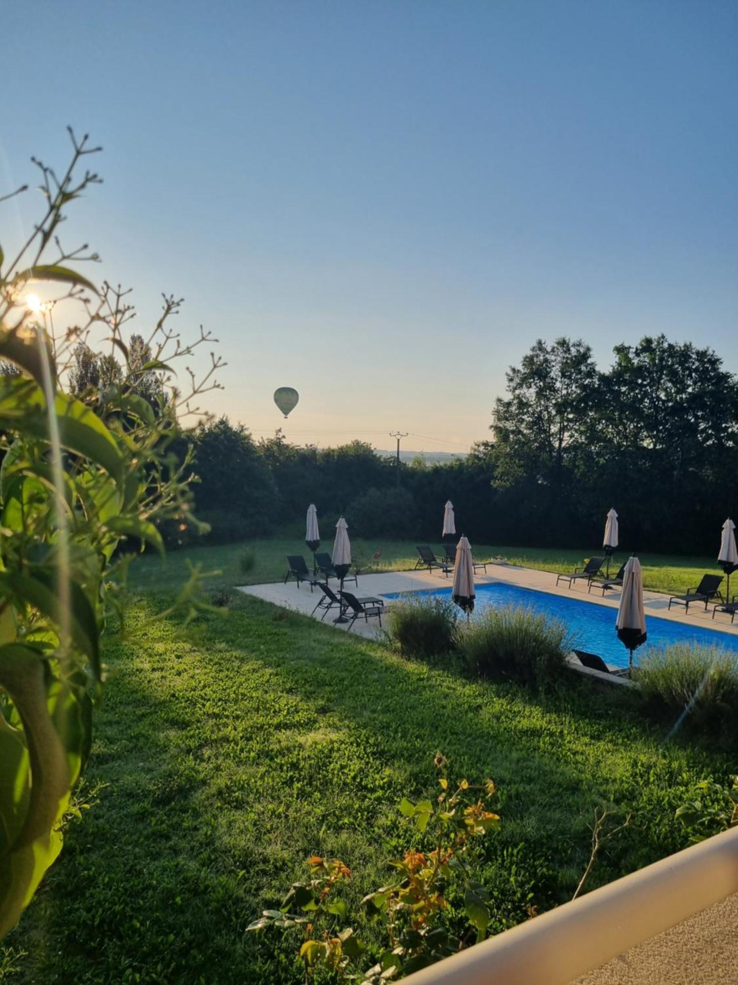 Au Perigord Noir Hotel Hautefort Ngoại thất bức ảnh